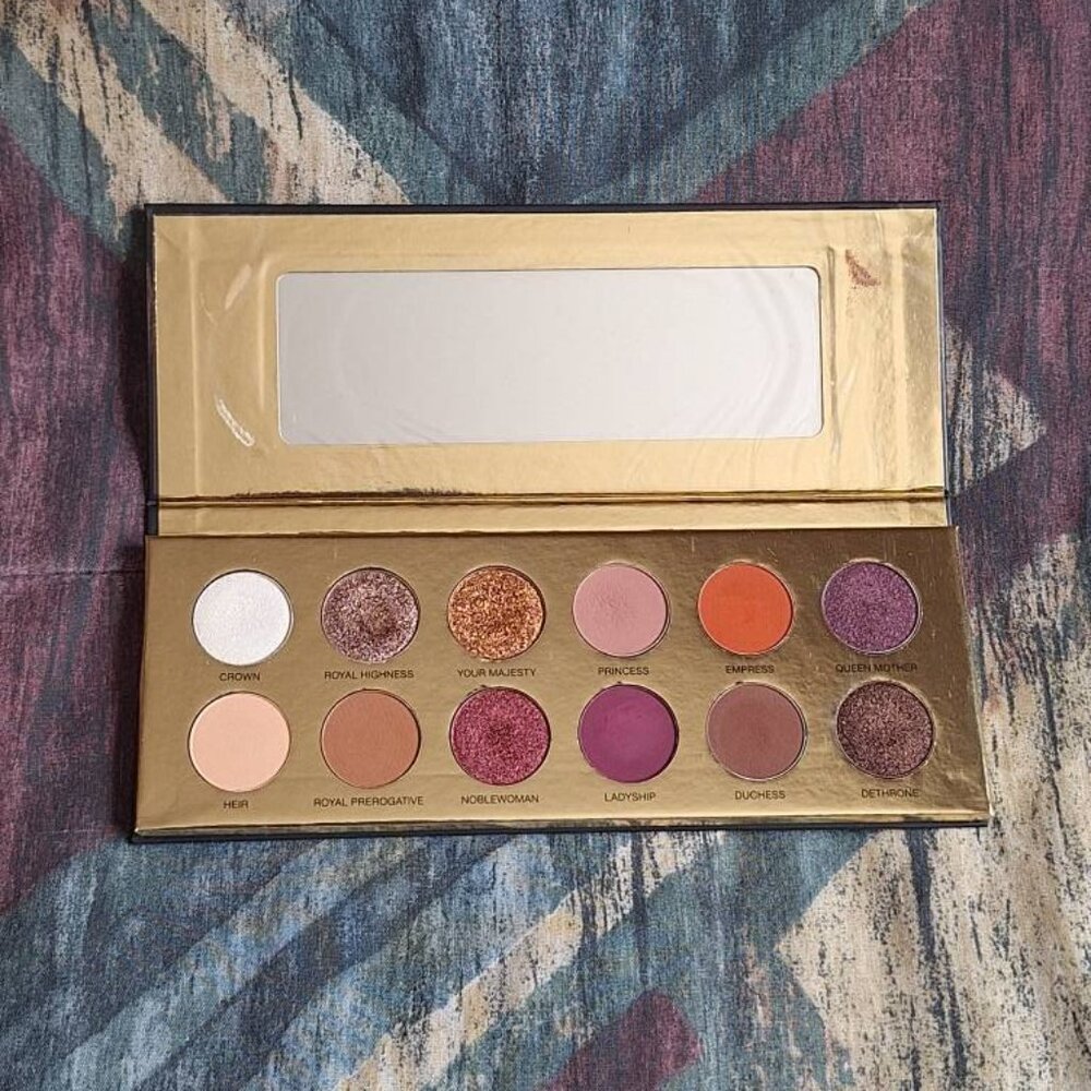 👑 Coloured Raine – Queen of Hearts Eyeshadow Palette (Lightly Used)
